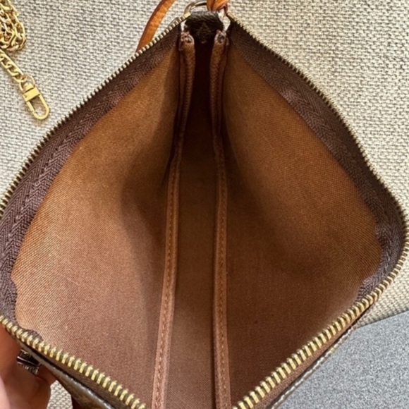 Louis Vuitton Brown Monogram Crossbody Bag with Gold Chain. Pochette Accessories - Picture 8 of 14
